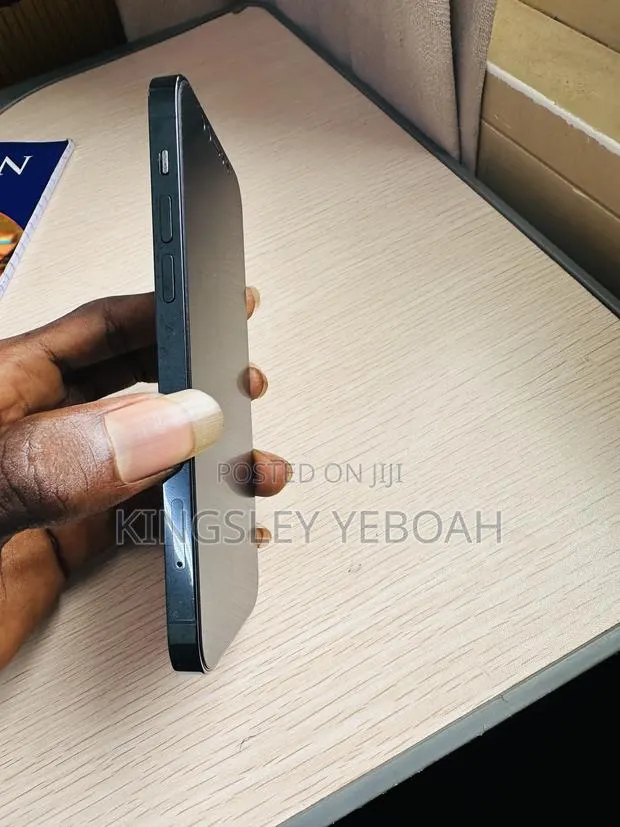 Apple iPhone 12 Pro 256 GB Gray · Photo 1