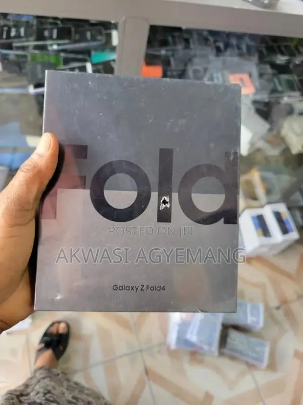 New Samsung Galaxy Z Fold4 256 GB Black · Photo 1