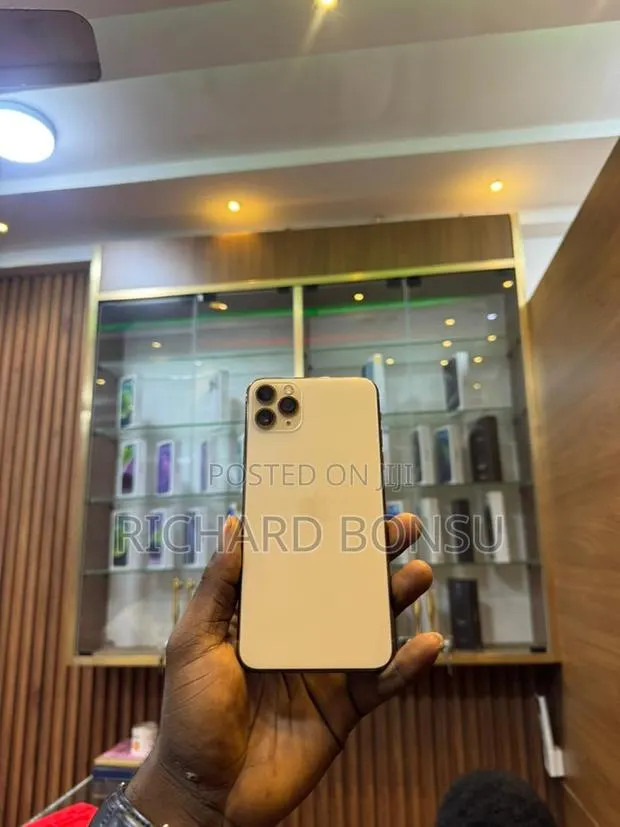 New Apple iPhone 11 Pro Max 256 GB Rose Gold · Photo 1