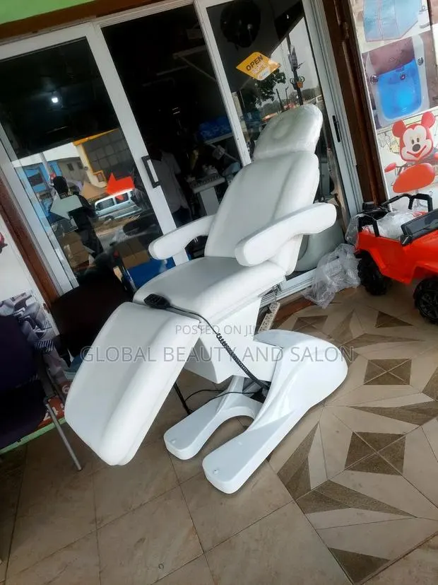 Electronic Spa Bed With A Remote · Photo 1