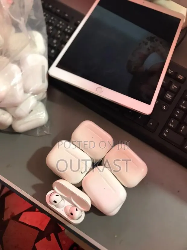 Original Air Pod Pro
2nd 3rd Gen
Strong Battery · Photo 1