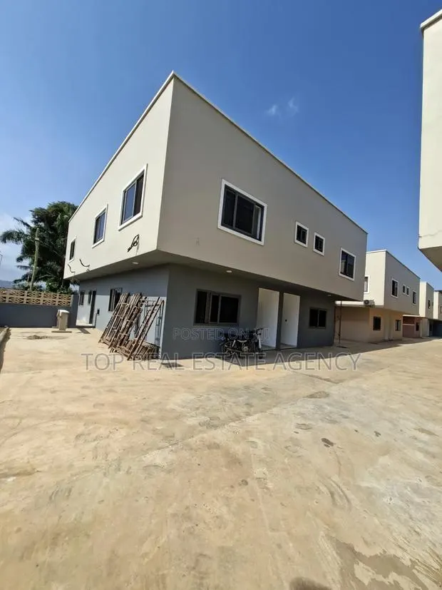 3bdrm Townhouse / Terrace in Adenta, SDA Area for rent · Photo 1