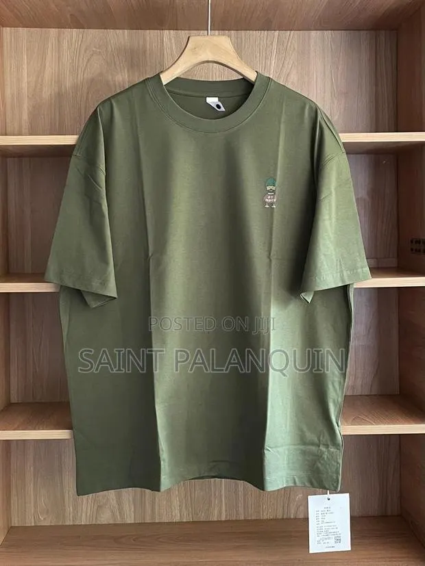 Oversized T-shirt · Photo 1