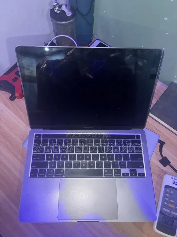 Laptop Apple MacBook Pro 2020 8GB Intel Core i5 SSD 256GB · Photo 1
