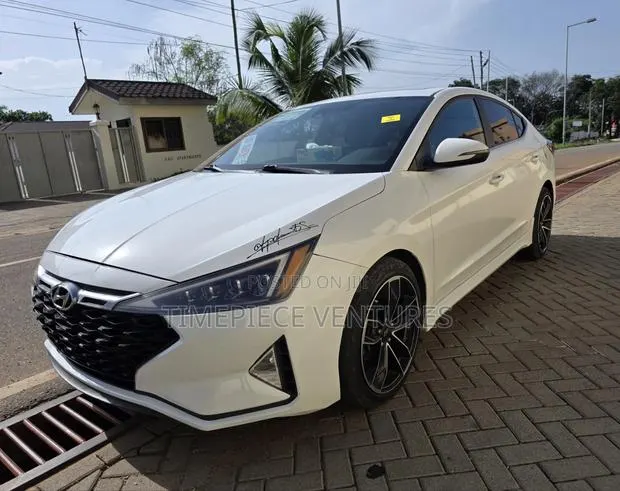 Hyundai Elantra Sport 2019 White · Photo 1