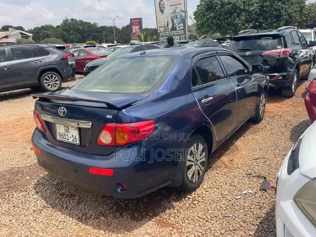 Toyota Corolla LE 4dr Sedan (1.8L 4cyl 4A) 2010 Blue · Photo 1