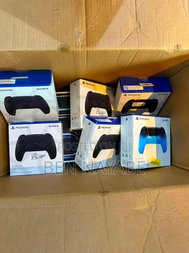 Ps5 Controllers · Photo 1