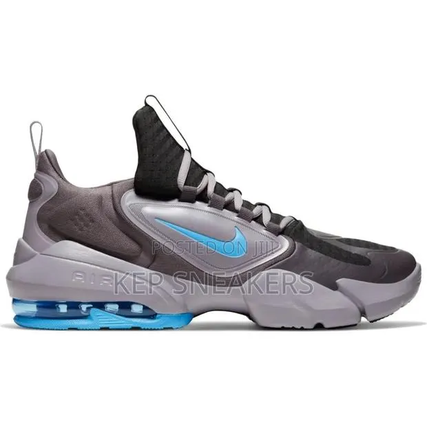 Nike Air Max Alpha Savage · Photo 1