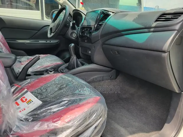 Mitsubishi L200 2020 White · Photo 1