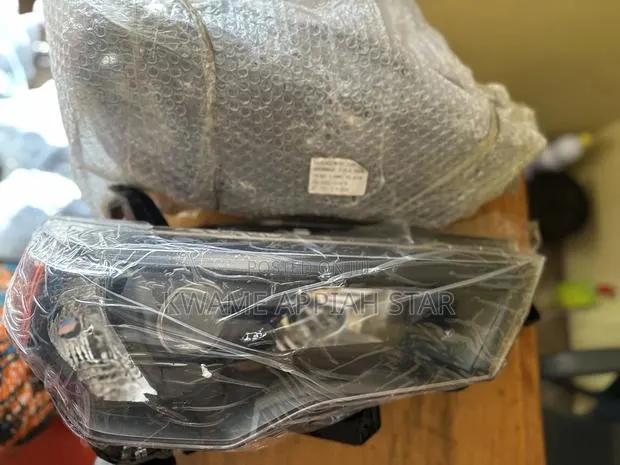 4 Runner 2014, 2015, 2016, 2017, 2018, 2019,2020 Black Headlights Pair · Photo 1