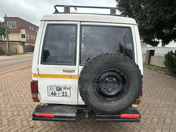 Toyota Land Cruiser Cygnus 4.7 2007 White · Photo 1