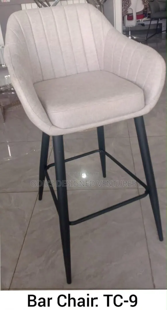Strong and Solid Bar Chair · Photo 1