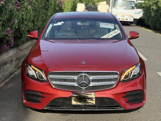 Mercedes-Benz E350 2021 Red · Photo 1