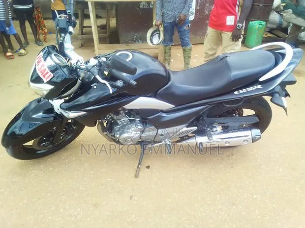 Suzuki GSR 2025 Black · Photo 1