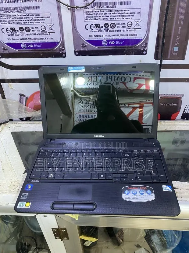 Laptop Toshiba Satellite C655 3GB Intel Celeron HDD 256GB · Photo 1
