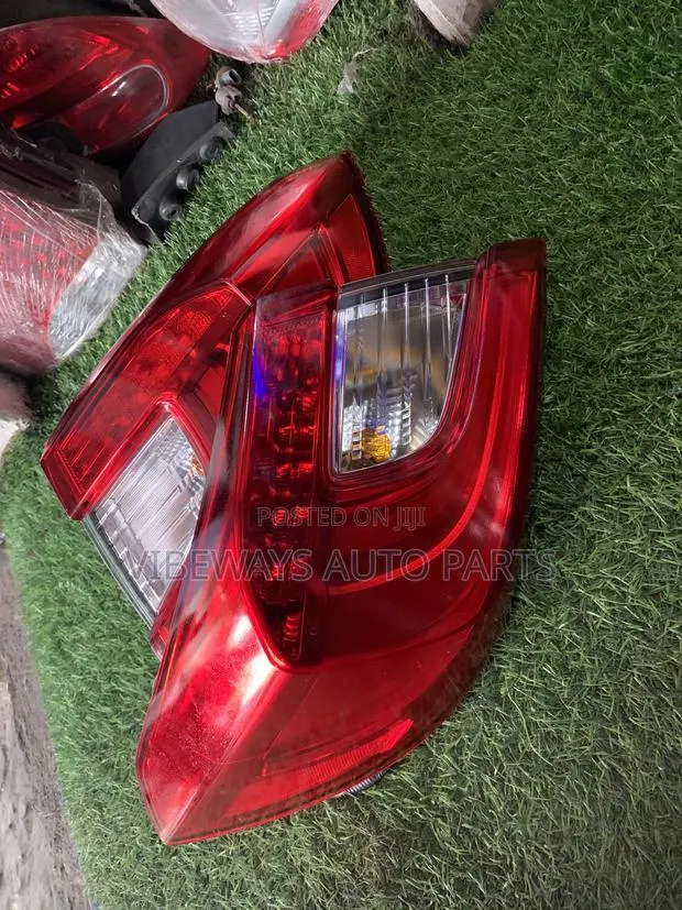 Honda Accord 2018-2022 Taillight Original Pair · Photo 1