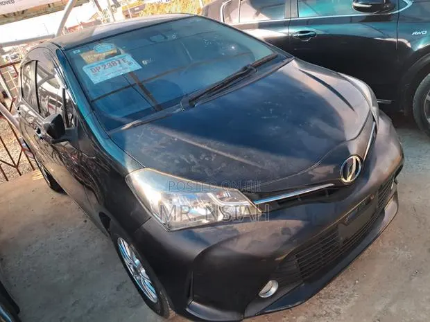Toyota Vitz 1.3 AWD 5dr 2015 Black · Photo 1