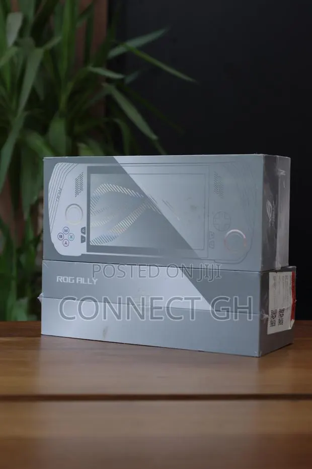 ROG Ally 7" 120Hz FHD 1080p Gaming Handheld - AMD Ryzen Z1 Extreme · Photo 1