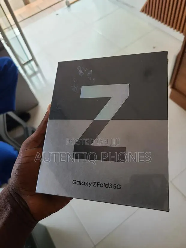 New Samsung Galaxy Z Flip3 5G 256 GB Black · Photo 1