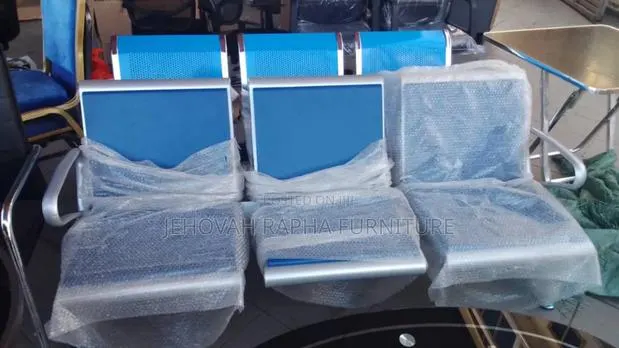 Metallic Waiting Chair With Pad · Photo 1