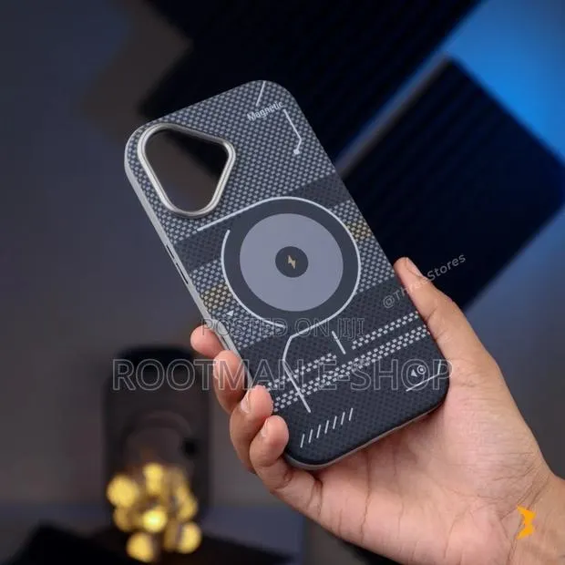 Face-Off Transparent Magsafe Case iPhone 17 · Photo 1