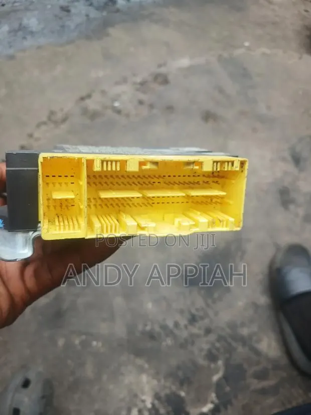 Airbag / Supplemental Restraint System (SRS) · Photo 1