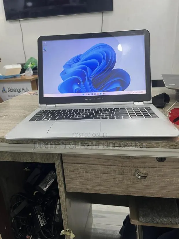 Laptop HP Envy x360 8GB Intel Core i5 SSD 256GB · Photo 1