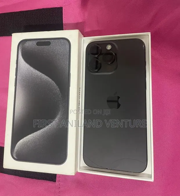 Apple iPhone 15 Pro Max 256 GB Silver · Photo 1