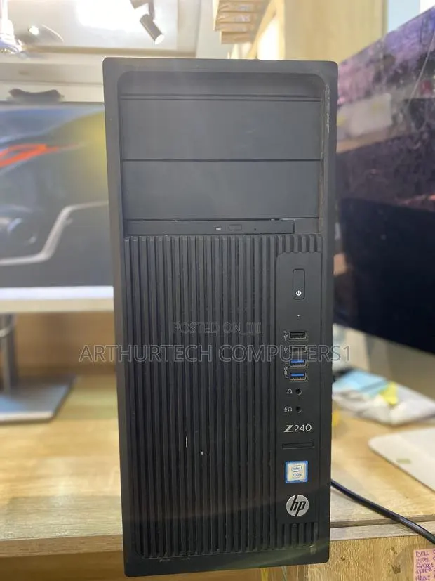 Desktop Computer HP Z240 8GB AMD HDD 320GB · Photo 1