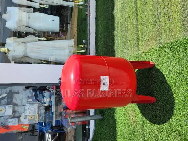100 Liters Vertical Red Cylinder Booster · Photo 1