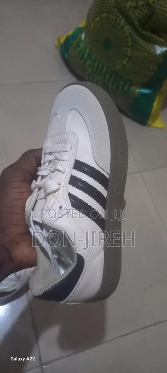 Quality Sneakers · Photo 1