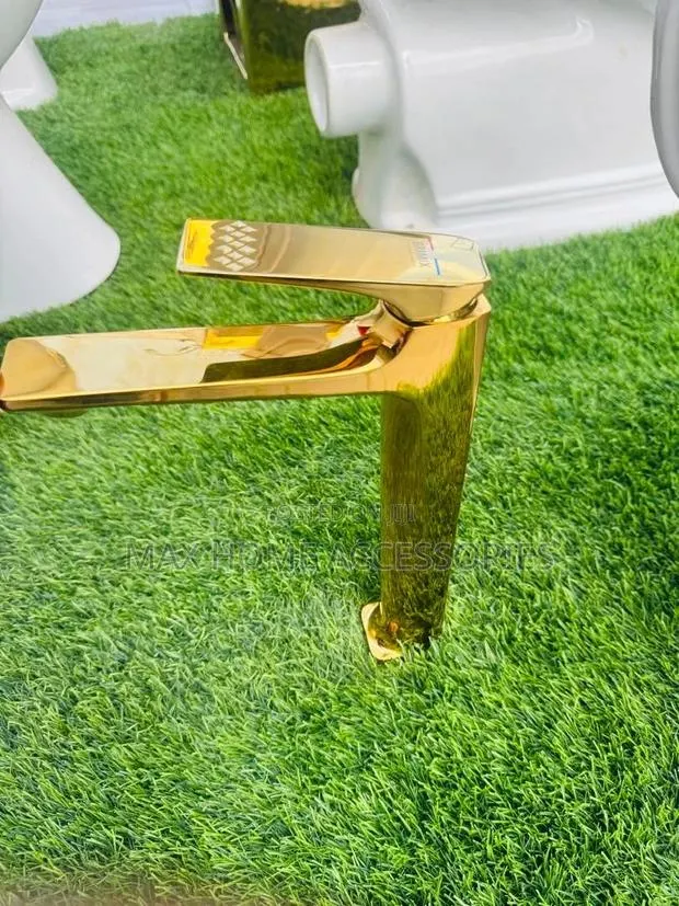 Long Gold Basin Tap · Photo 1