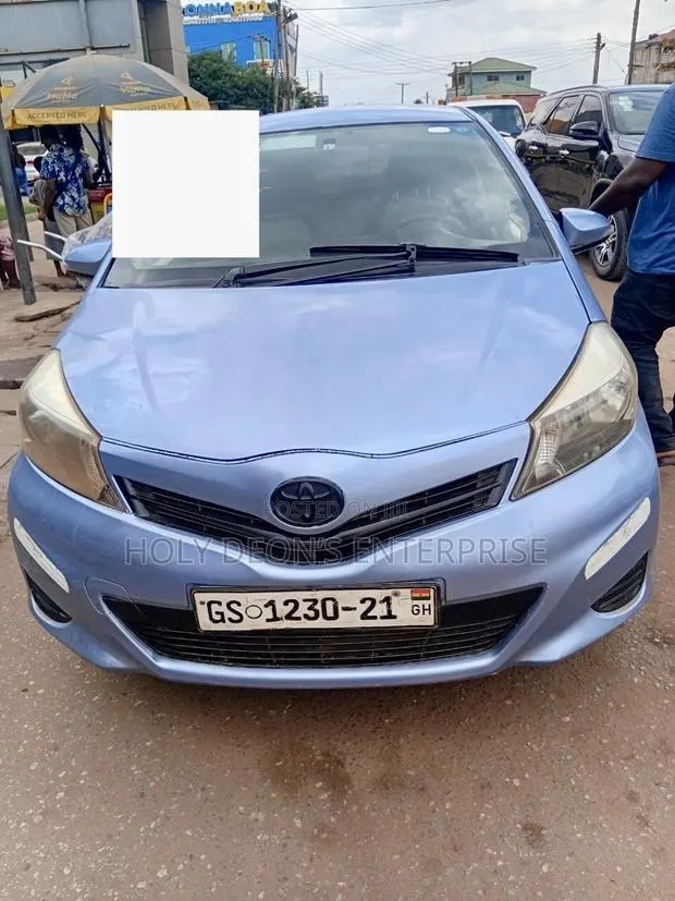 Toyota Vitz 1.3 FWD 5dr 2012 Blue · Photo 1