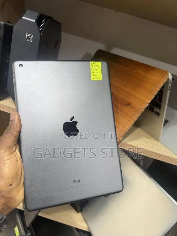 Apple iPad 9.7 128 GB Gray · Photo 1