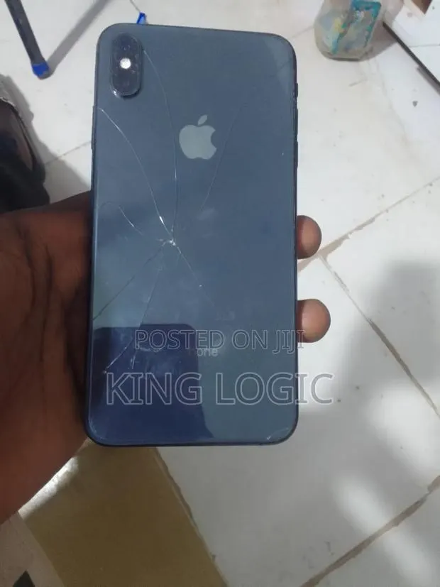 Apple iPhone XS Max 64 GB Black · Photo 1