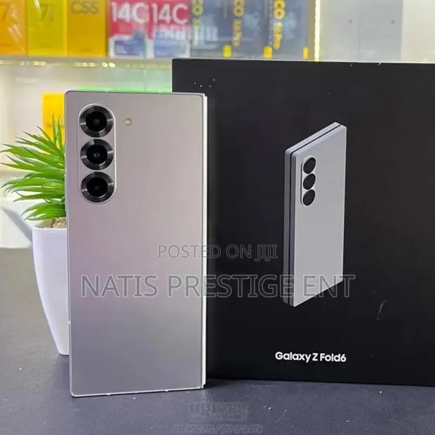 New Samsung Galaxy Z Fold6 512 GB Gold · Photo 1