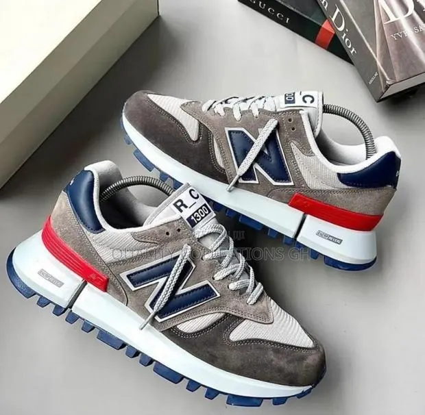 New Balance 1300 · Photo 1