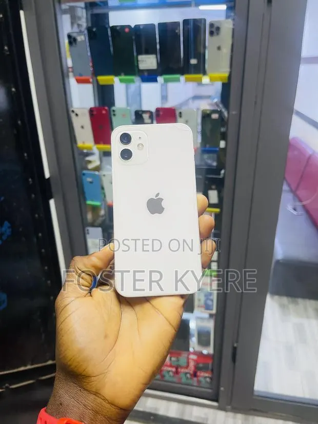 New Apple iPhone 12 64 GB White · Photo 1