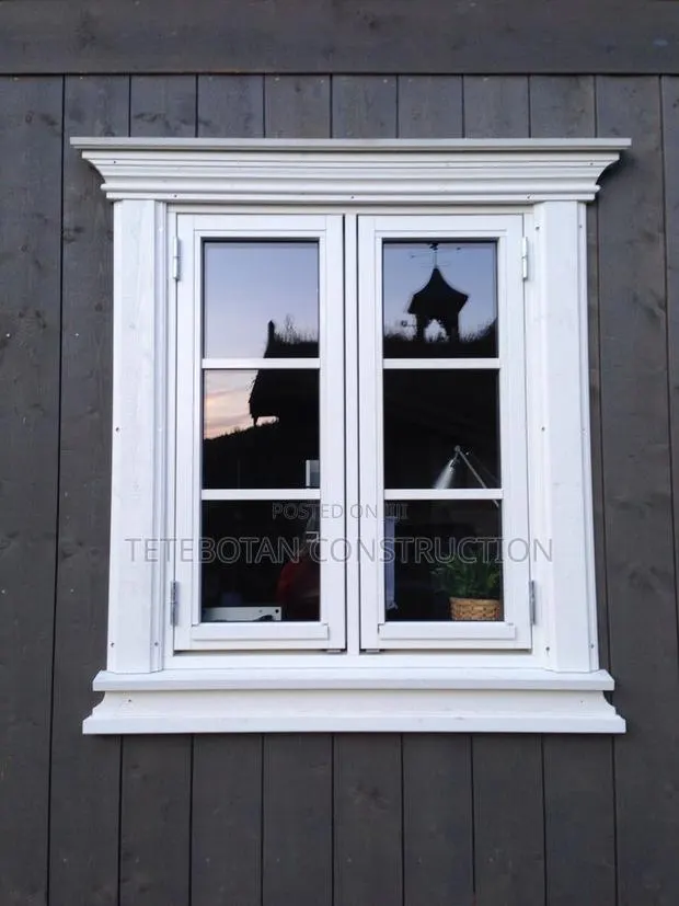 Window Design Decor Molding by Hand Using Mortar · Photo 1
