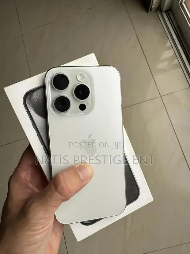New Apple iPhone 15 Pro Max 256 GB Silver · Photo 1