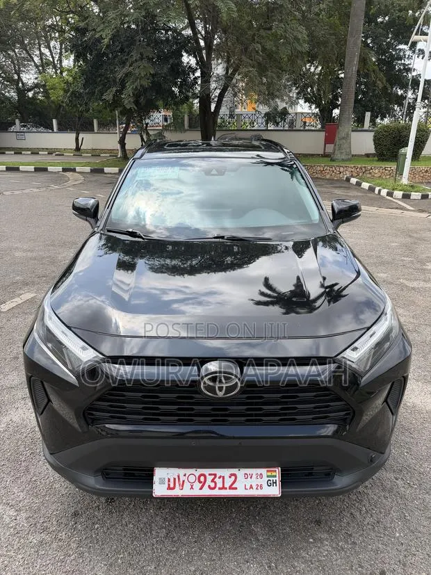 Toyota RAV4 XLE AWD 2023 Black · Photo 1