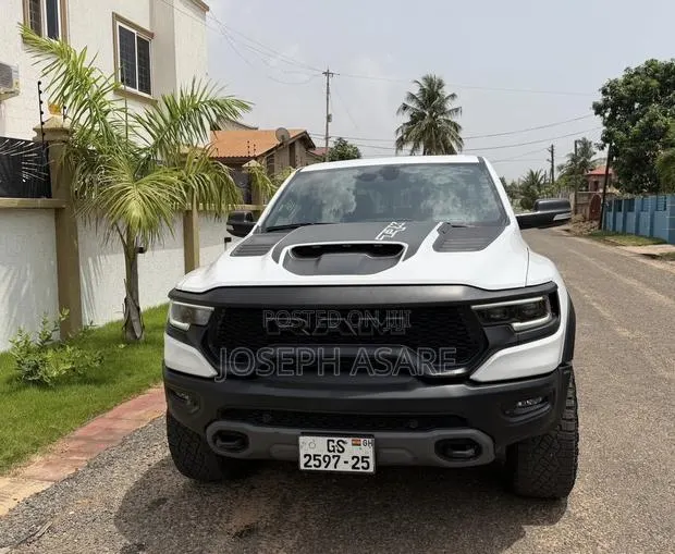 RAM 1500 TRX Crew Cab 4WD SB 2023 White · Photo 1