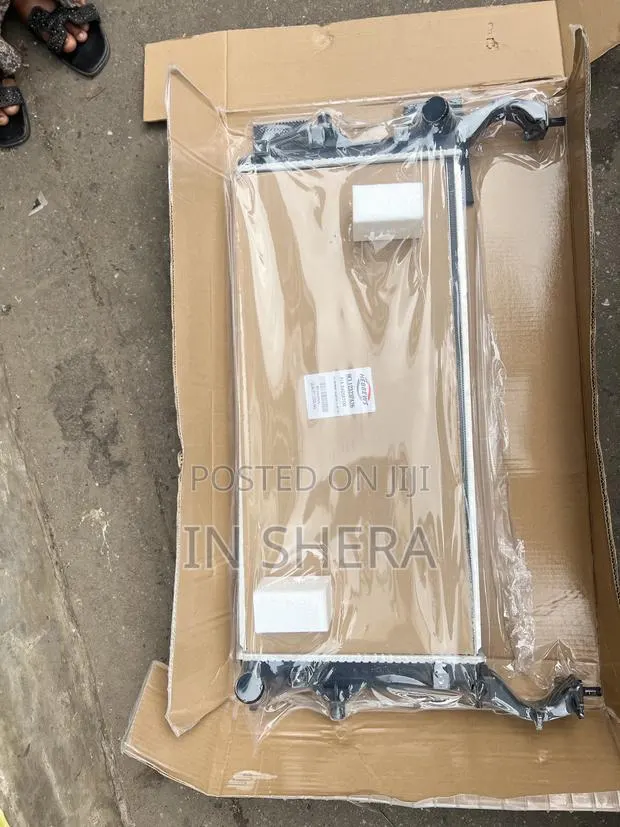 Hyundai Electra Radiator Water Tank 2017 2018 · Photo 1