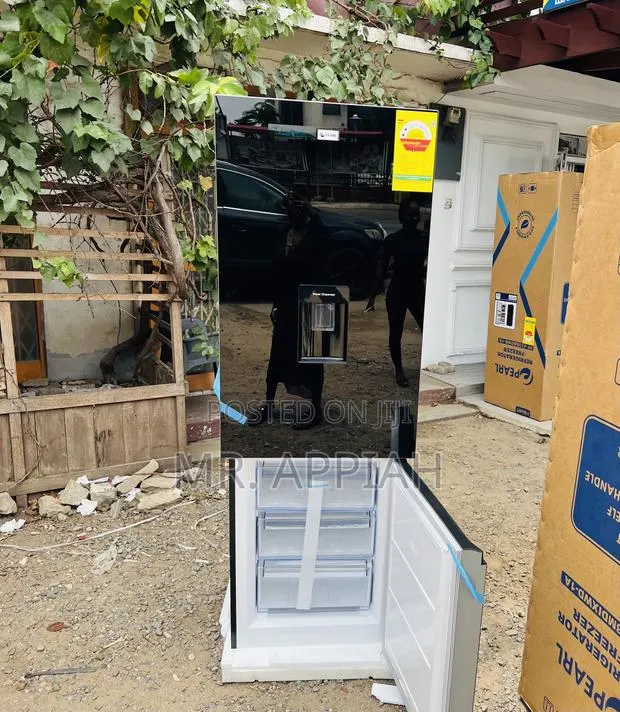 Super Classic Pearl PF-433BBGWD-A1 Glass Door Fridge · Photo 1