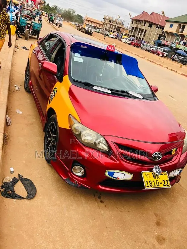 Toyota Corolla 2012 Red · Photo 1