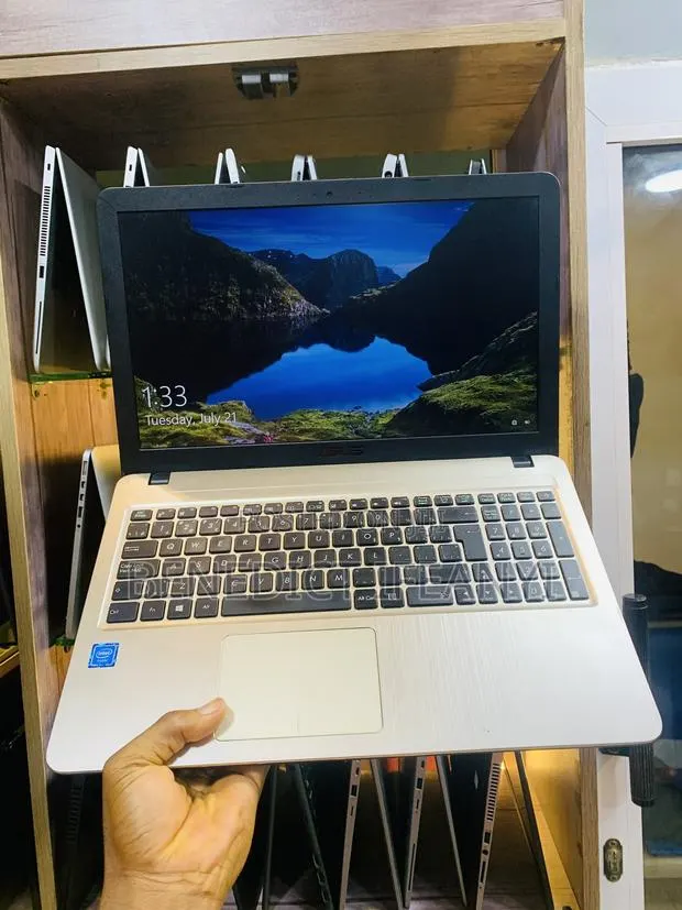 Laptop Asus X540LA 4GB Intel HDD 750GB · Photo 1