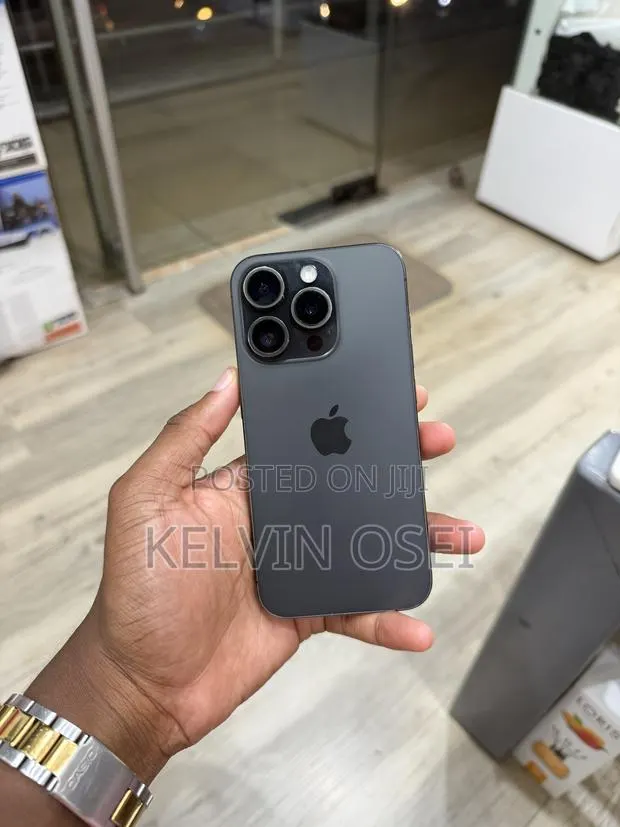 Apple iPhone 15 Pro 128 GB Black · Photo 1
