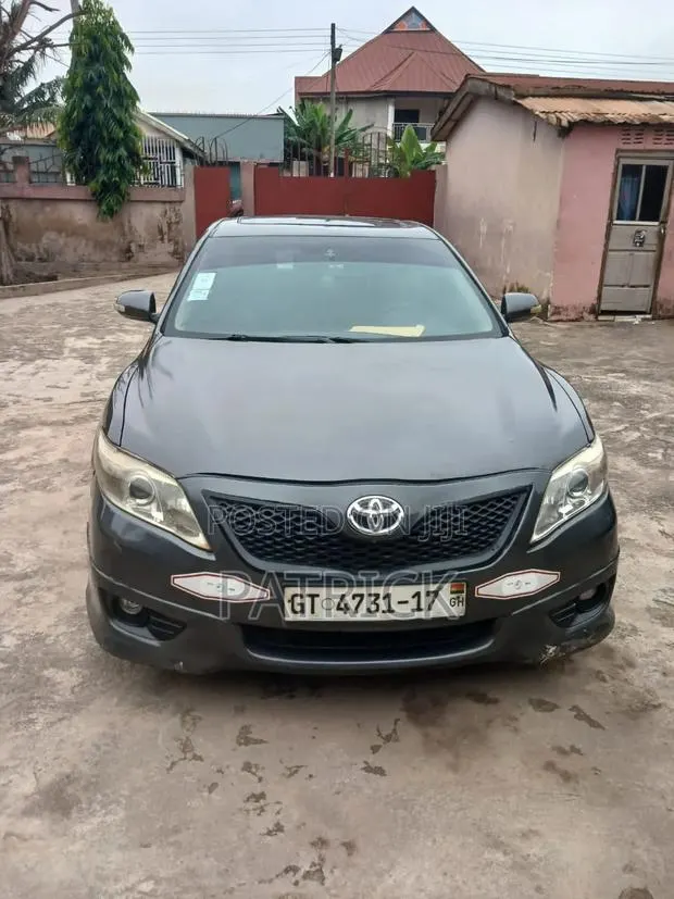 Toyota Camry SE 4dr Sedan (2.5L 4cyl 6AM) 2010 Gray · Photo 1