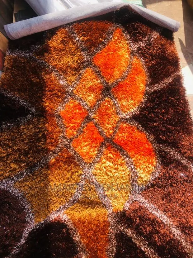 Center Carpet · Photo 1