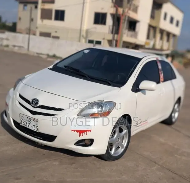 Toyota Yaris 2008 White · Photo 1